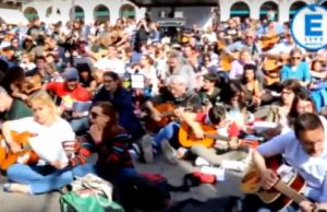 Mille chitarre in piazza, torna il concerto dove tutti sono protagonisti