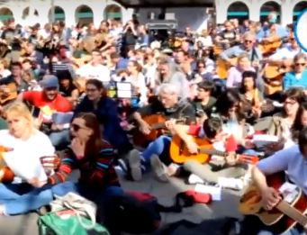 Mille chitarre in piazza, torna il concerto dove tutti sono protagonisti