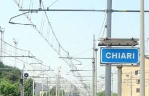 Picchiano un barbone alla stazione di Chiari: caccia a tre minorenni