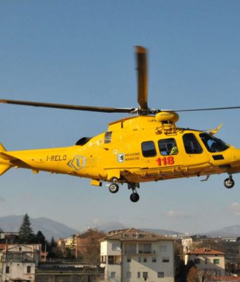 Tragedia a Desenzano: anziano precipita dal balcone e muore sotto gli occhi dei nipoti