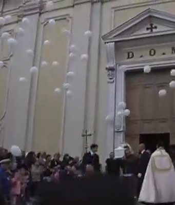 L’addio a Nicole. Un angelo volato in cielo