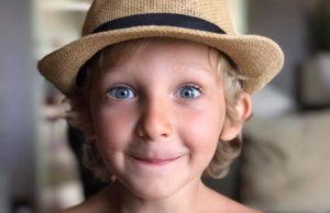 L’ultimo saluto al piccolo Giorgio: lacrime e palloncini per lui