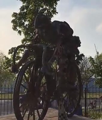 “Pistard” , l’omaggio al Giro d’Italia ad Iseo