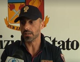 Abbandonato, ma con amore: nella culla viveri, pannolini e una coperta