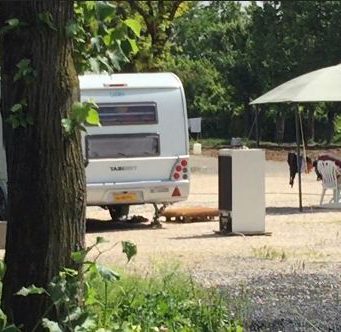 Allacci abusivi di acqua e elettricità: tre famiglie rom nei guai