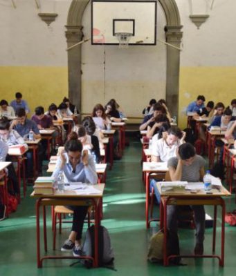 Maturità, secondo giorno: Aristotele al Classico, diritti umani e studio di funzione