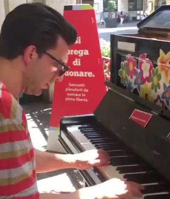 “Buongiorno ai suonatori” Pianoforti in città per improvvisati artisti