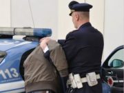 Due chili di hashish in macchina, in manette due uomini