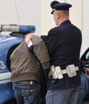 Arrestato pedofilo: molestata una bambina di 10 anni. Non era la prima volta