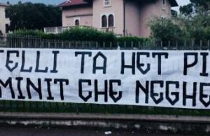 Forza Nuova contro Balotelli: striscione esposto a Brescia contro SuperMario
