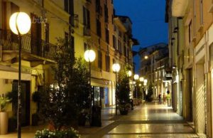 Accoltellati in centro città, tre feriti nella notte in Corso Palestro