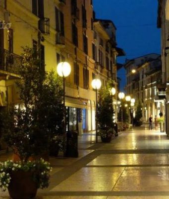 Accoltellati in centro città, tre feriti nella notte in Corso Palestro