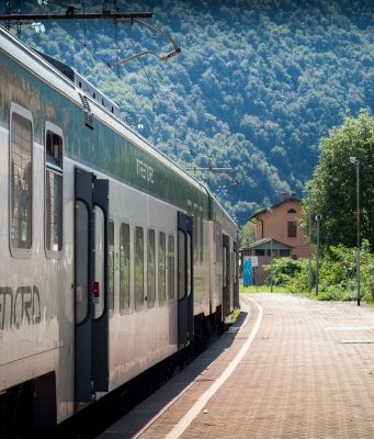 Breno: disagi e traffico in tilt, passaggio a livello bloccato