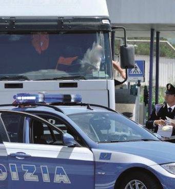 Camionista ubriaco sfreccia in centro storico. Denunciato