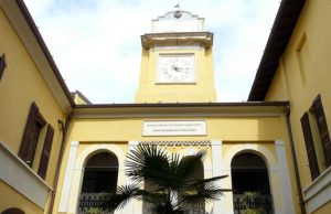 Tragedia a Desenzano: agente della Locale si spara in Municipio