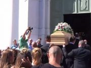 L’ultimo saluto a Manuela Bailo: lacrime e rabbia a Nave