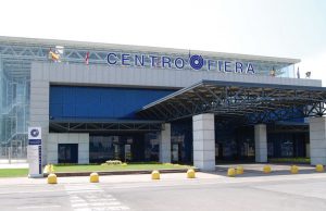 Cade dal tetto, sette metri di volo: operaio grave alla Poliambulanza