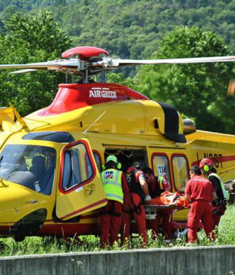 Cade dalla bicicletta a Sonico: paura per un ragazzo di 15 anni