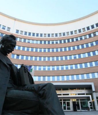 Un etto di droga in auto. Il Gip li rimette in libertà: “Scorta adeguata date le restrizioni”