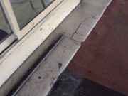 Restano critiche le condizioni dell’uomo che si è dato fuoco