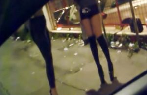 Cliente derubato dal cellulare da due prostitute: entrambe arrestate