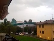 Maltempo, flagellata la provincia. Vola il tetto della palestra di Onzato