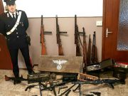 Un arsenale da guerra in casa: due bresciani in manette