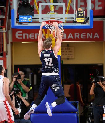 Germani, Mika cambia rotta. Vicino al Bayreuth