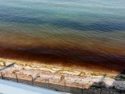 Rivoltella: il lago si tinge di rosso ma è giallo sulle cause