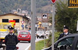 Paura a Magno per l’aggressione violenta in casa: indagini dei Carabinieri in corso