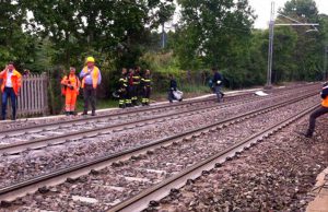 Ancora senza identità il cadavere dell’uomo travolto da un treno