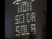 Il Pirellone si illumina contro la violenza sulle donne