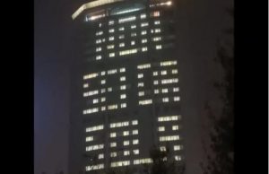 Il Pirellone si illumina contro la violenza sulle donne