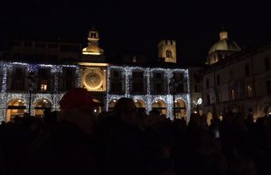 La magia del Natale incanta Brescia: accese le luminarie