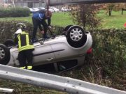 Esce di strada e si ribalta: paura per una giovane donna