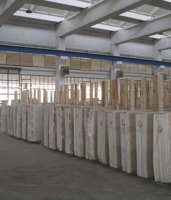 Muore schiacciato da una lastra di marmo