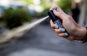 Spray urticante in classe, sei studenti intossicati