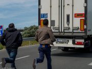 Viaggio della speranza: tre immigrati scovati in un tir diretto a Capriolo