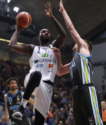 Niente poker per la Germani Basket Brescia: Trieste vince 85 a 77