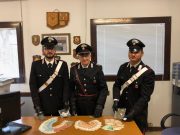 Viavai sospetto in una casa di Borno: arrestato puscher incensurato