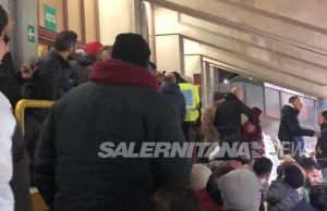 Donnarumma segna e non esulta: lo fanno i parenti. Parapiglia in tribuna