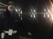 Desenzano, agente-eroe salva donna dal suicidio