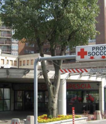 Sosta selvaggia davanti al Pronto Soccorso del Civile: donna denunciata