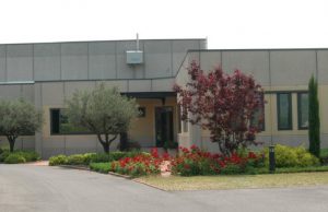 Prova la nuova pressa: titolare della MTS di Provaglio perde tre dita