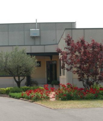 Prova la nuova pressa: titolare della MTS di Provaglio perde tre dita