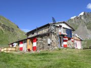 Famiglia non torna dalla gita, ritrovata in un rifugio