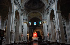 “No al funerale per chi convive”. Bufera sul parroco di Rudiano