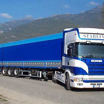 Tir urta auto e fugge. Autista rintracciato grazie alle telecamere