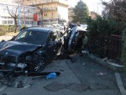 Paura in via Branze: auto impazzita travolge e ferisce quattro studenti