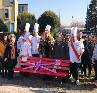 Più di 60 “panchine rosse” a Brescia contro la violenza sulle donne